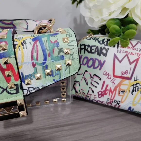 ๐ Graffiti Print Clear 2pc Crossbody Clutch w/ Studs & Removable Zippered Pouch - Picture 6 of 13